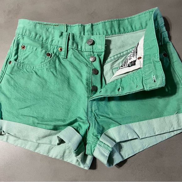 LEVI’S 501 Mid-Rise Jean Shorts in Mint Green - Picture 3 of 6